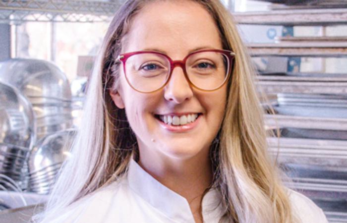 Innovative culinologist experimenting with molecular gastronomy techniques for new food textures.